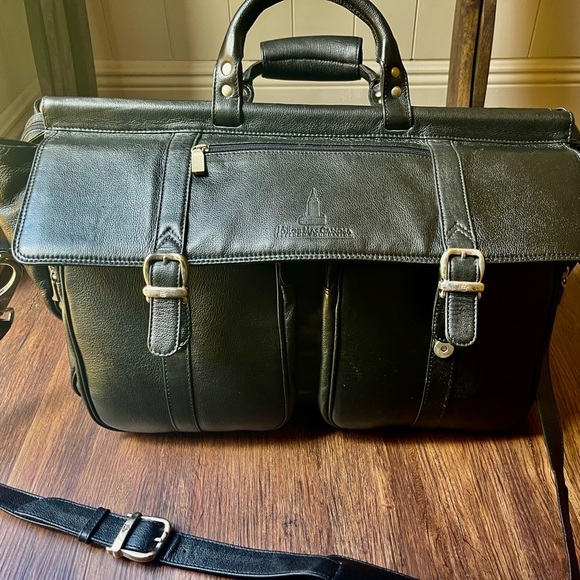 Black Leather Unisex Travel Bag with double handle and Adjustable Strap - Picture 5 of 13